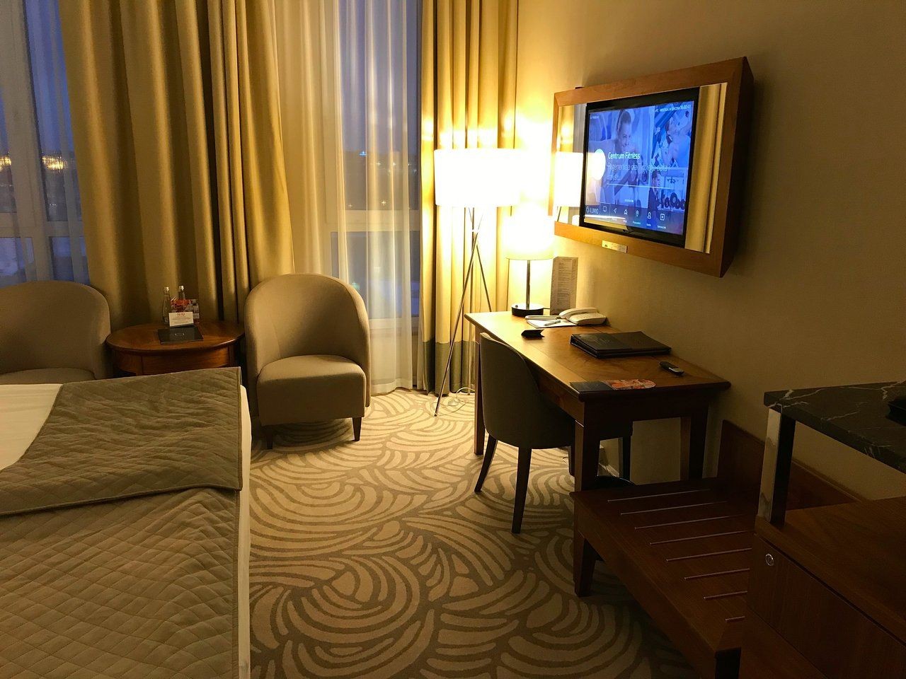 airport-hotel-reservation.jpg
